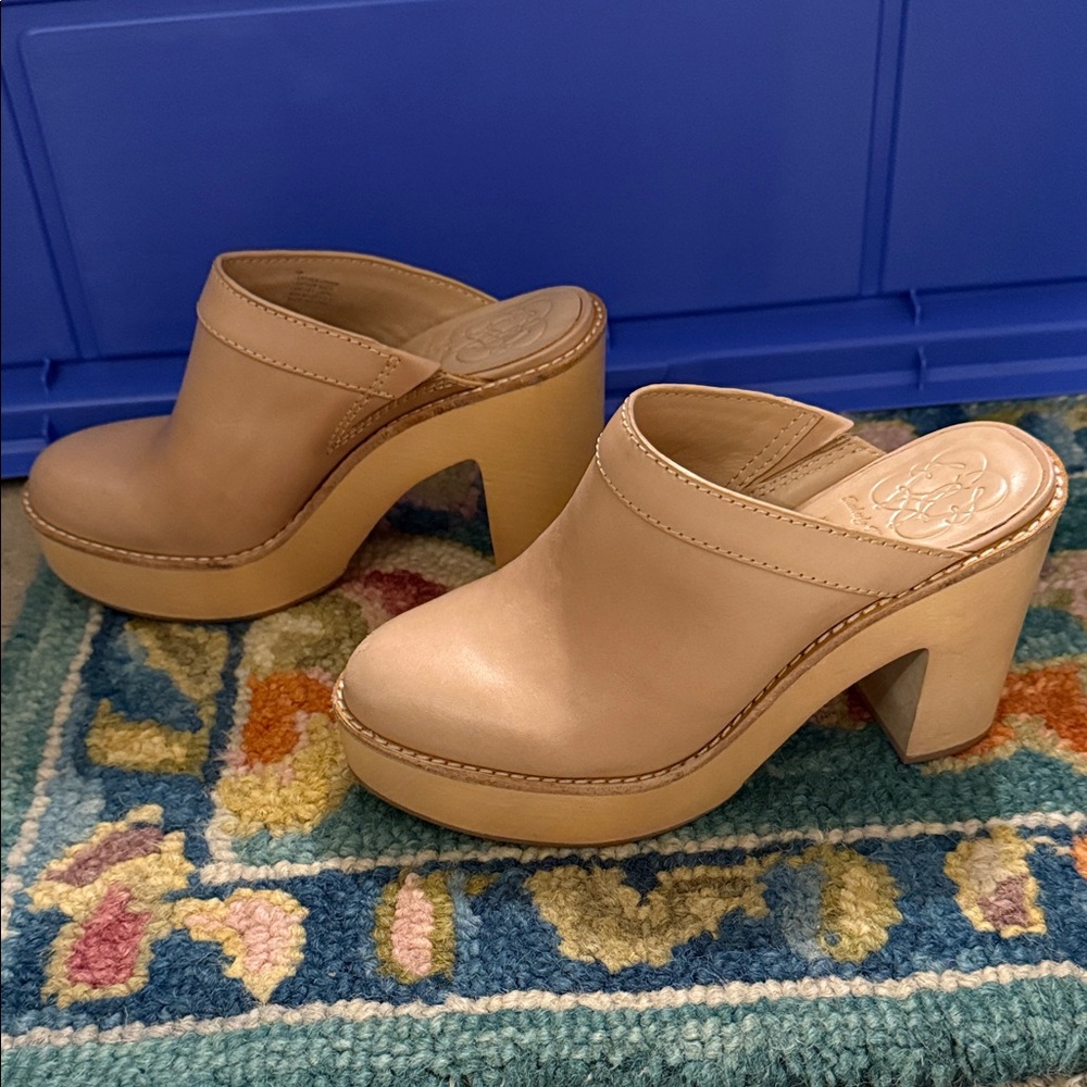 ANTONIO MELANI x Kimberly Whitman Beige Leather Mules